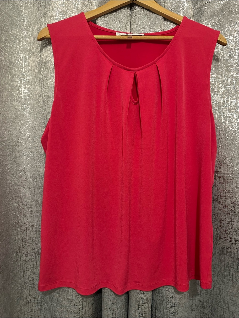 Jones Studio Sleeveless Pleated Front Camisole in Red